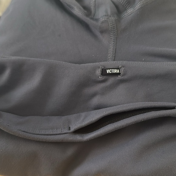 Victoria Sport Knockout Capri Leggings - Picture 10 of 10